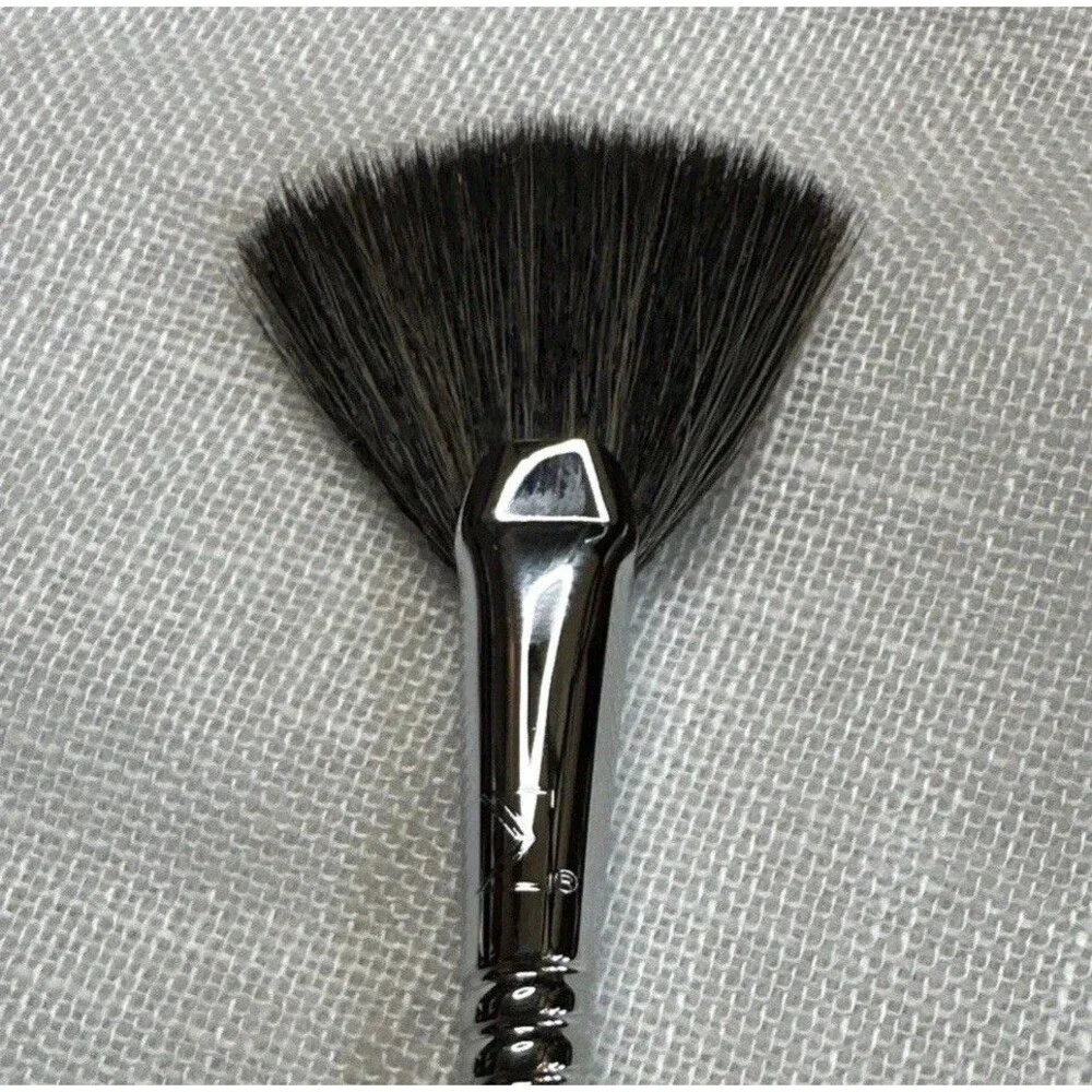 Sigma Beauty F42 STROBING FAN BRUSH
